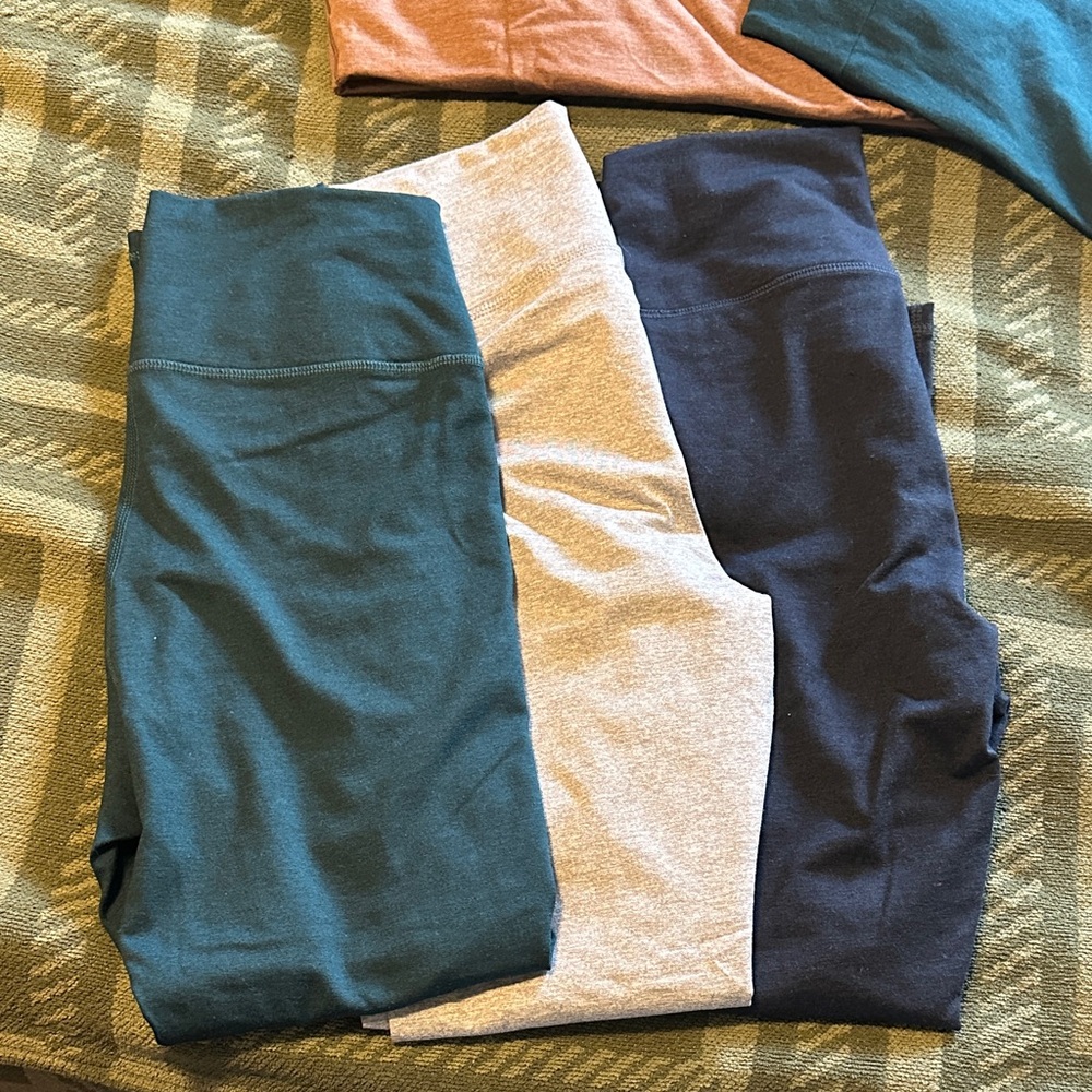 NWOT! Old navy cloud 9 leggings bundle. Size Medium